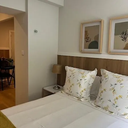 And Renewed 1 Bedroom At Campolide Lisboa