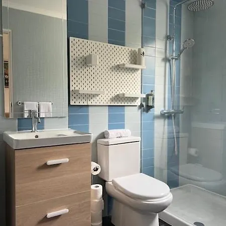 And Renewed 1 Bedroom At Campolide *